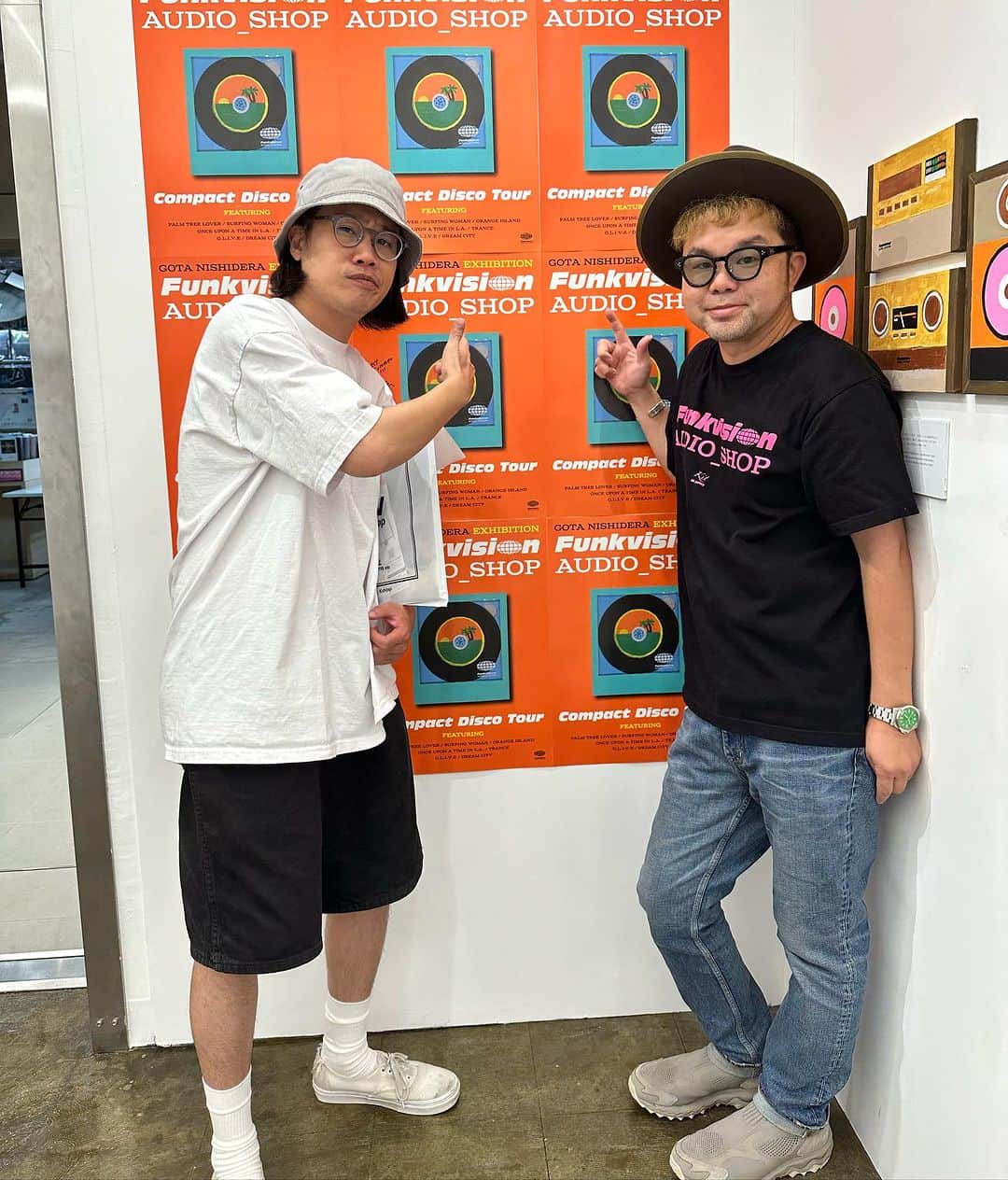 西寺郷太のインスタグラム：「SANABAGUN. ヒロカズがレコードを買いに来てたまたま目が合った^ ^！また野球来てなー！」