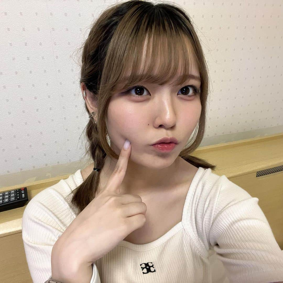 石井香帆のインスタグラム：「三つ編み👧🏻🎶」