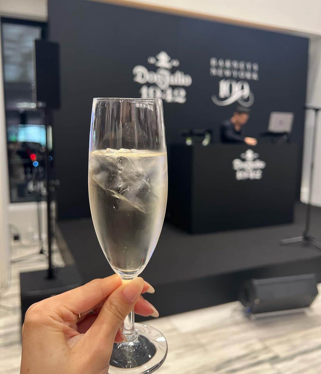 一木美里さんのインスタグラム写真 - (一木美里Instagram)「Don Julio 1942 Lounge in BARNEYS NEW YORK🥃  スタイリッシュなアイテムがいっぱいあってお買い物しやすい六本木のバーニーズで、老舗プレミアムテキーラ　ドンフリオのパーティ✨8/27までPOPUPを開催するそうです✨  バーニーズニューヨークはなんと今年100周年なんだって🗽🩷  #DonJulio#BarneysNewYork #ドンフリオ#バーニーズニューヨーク#party#wwd#invited」8月18日 19時17分 - misato_ichiki