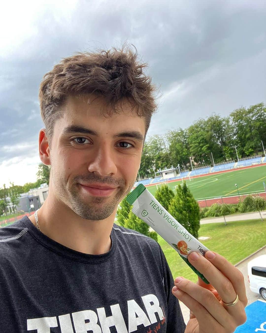 ヤクブ・ディヤスのインスタグラム：「@tienspolska pomaga mi owocnie przygotować się do nowego sezonu 🏓🏓🏓  Przed treningiem biorę VIGOR SHOT, który sprawia, że mój trening jest jeszcze bardziej efektywny 💪💪💪  #tiens #tienspolska #współpraca」