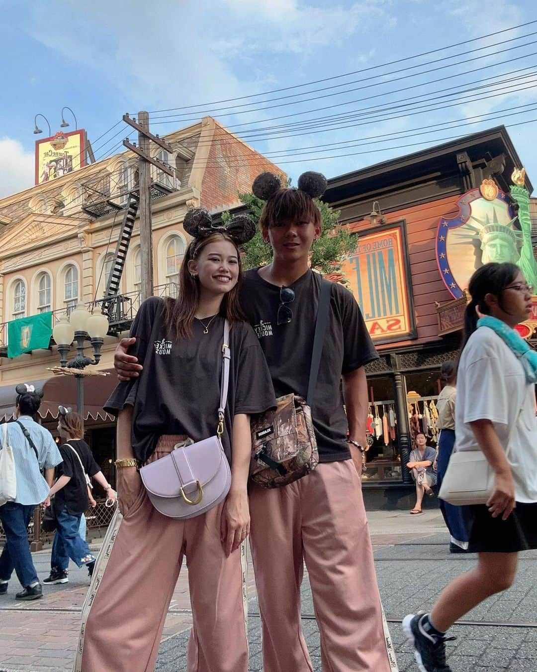 NANAMIさんのインスタグラム写真 - (NANAMIInstagram)「Tokyo disney sea.  2日目もまたまた快晴☀ 上から足の先までペアルック🫶🏻  2日間全力で楽しんで体力いっぱい使って こうたと過ごす夢の国！幸せな2日間でした☺  次は10月！！これからも2人でディズニーの思い出増やそうね🥰  #tokyodisneyresort #tokyodisneysea #disneysea #disney #ootd #ootdfashion #shein #nike #ディズニーシー #東京ディズニーシー #ディズニー #ディズニーコーデ #カップルディズニー #カップルコーデ #ペアルック #instagood #instalike」8月18日 19時13分 - nanami.kido_0328