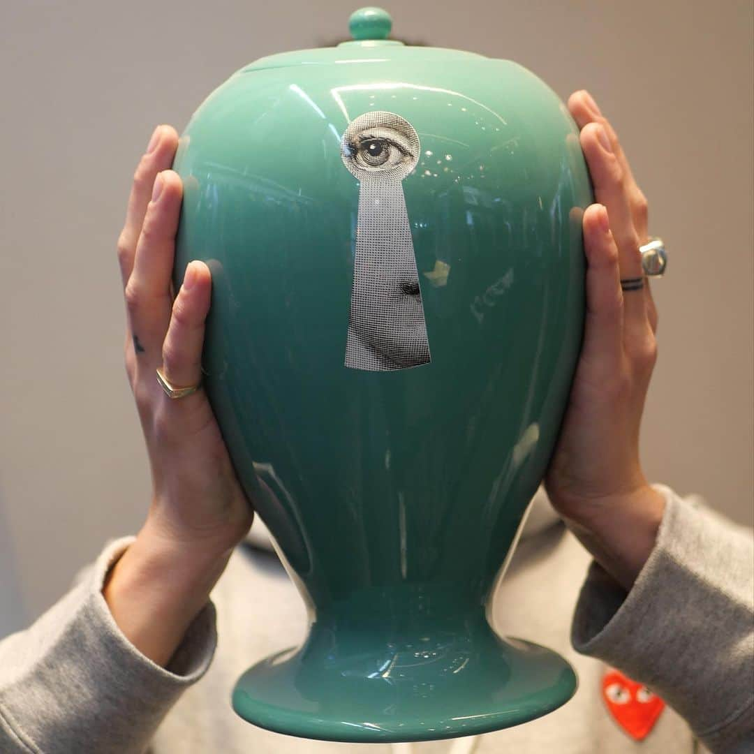 レクレルールさんのインスタグラム写真 - (レクレルールInstagram)「Half-way to Summer Holiday and too hot to already shop next Winter’s best styles ?   Discover LECLAIREUR’s collection of Fornasetti !   We’re offering the largest selection worldwide, you’ll find anything from furniture to china & candles on our website & reopened Paris destinations.   10 rue Boissy d’Anglas 75008 Paris 41 rue de Sévigné 75003 10 rue Herold 75001 Paris www.leclaireur.com  #LECLAIREUR #parisshopping #Fornasetti #PieroFornasetti #Green #LuxuryDecor #LuxuryLifestyle #LuxuryShopping #ParisianStyle #ParisAtmosphere #HomeDecor #Deco #Ceramics #china #porcelaine」8月18日 19時13分 - leclaireur