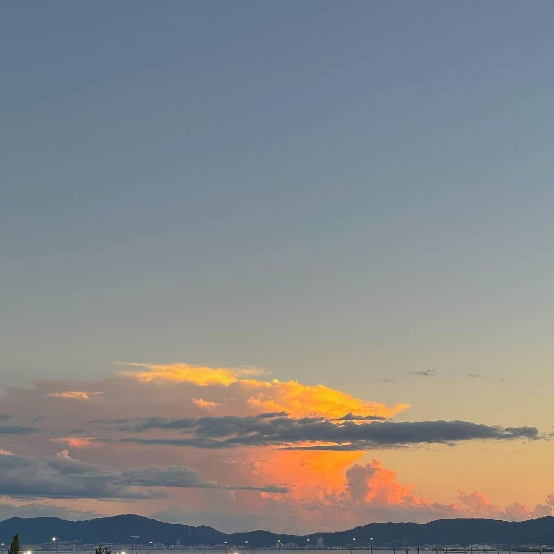 水上京香さんのインスタグラム写真 - (水上京香Instagram)「⁡ この山脈と雲の感じ、帰ってきたなぁ〜ってなる⛰️☁️」8月18日 19時25分 - kyokaminakami_official