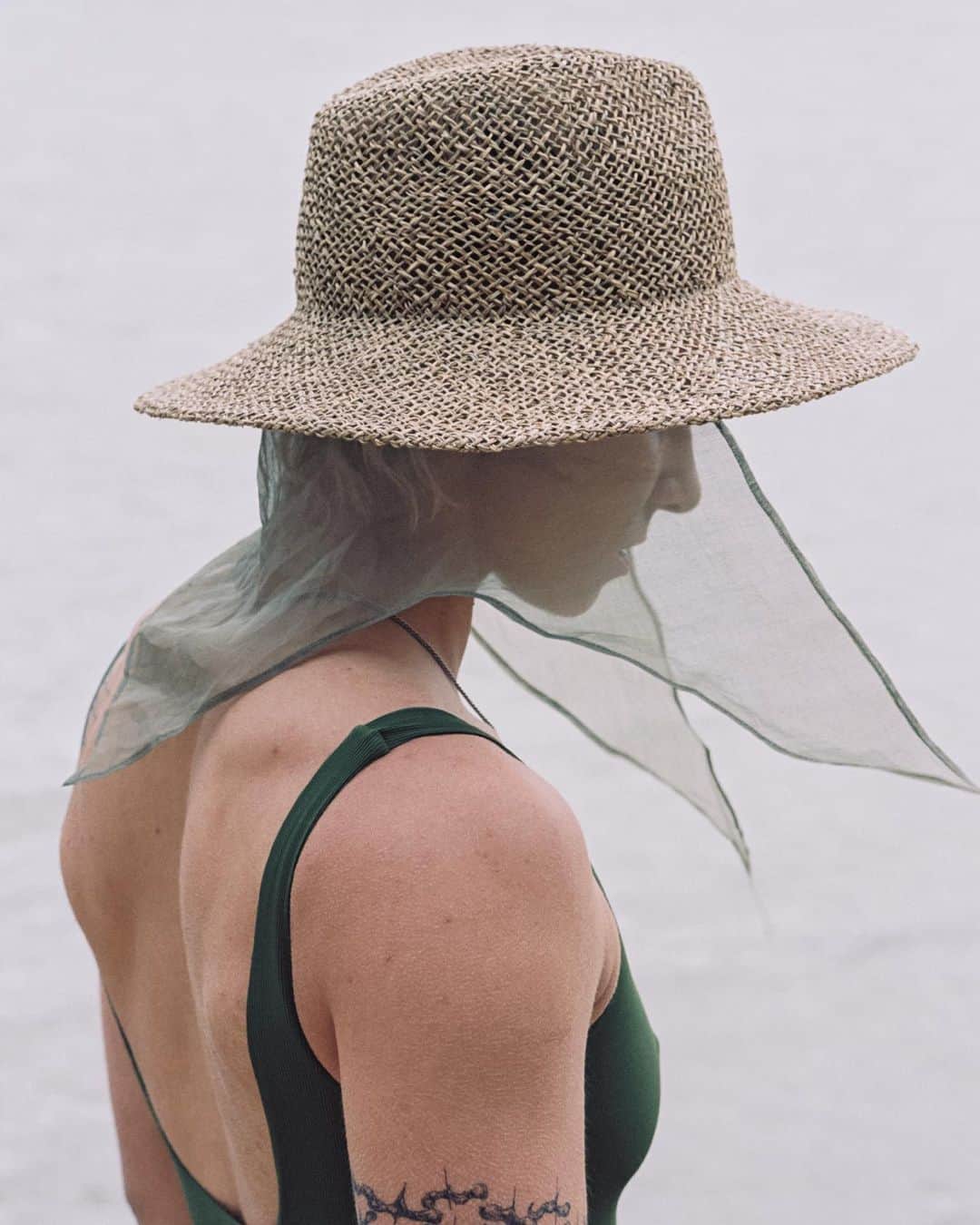 ミュールバウアーさんのインスタグラム写真 - (ミュールバウアーInstagram)「SS 2023 collection Lichtpause  One of our lightweights of this season is the ART GIGI with its feather-light and see-trough organdie, which is attached on the loose and airy sea grass hat part. A breeze of a hat!  Campaign by Katarina Šoškić @nekomunikata  Photo assistant Pavle Nikolić @paulnikk Styling & production by Louise Streissler @stress.ler Hair & make-up by Parnia Sarraf @parnia_sar Worn by Fran @herminehaller」8月18日 19時21分 - muehlbauer_hats