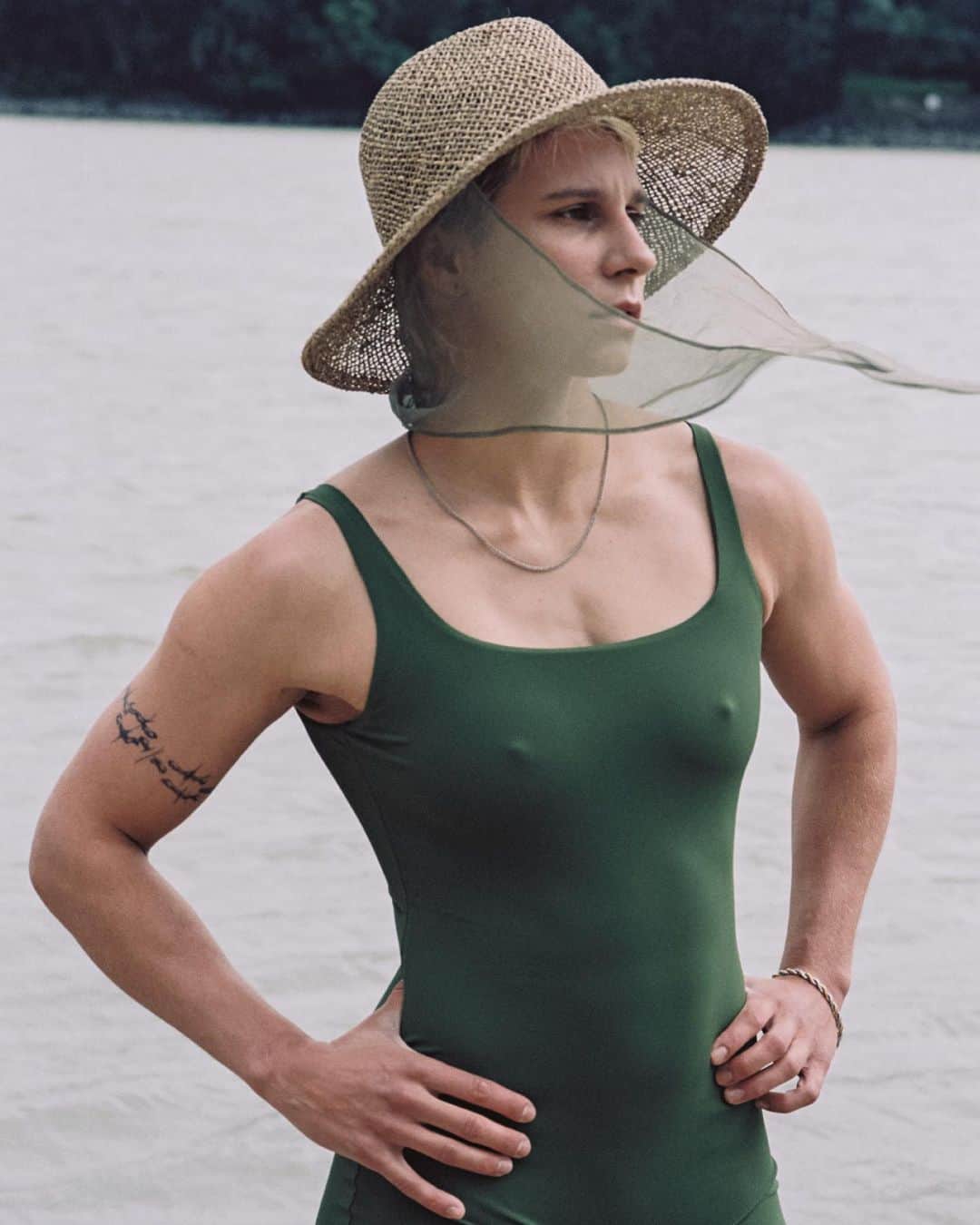 のインスタグラム：「SS 2023 collection Lichtpause  One of our lightweights of this season is the ART GIGI with its feather-light and see-trough organdie, which is attached on the loose and airy sea grass hat part. A breeze of a hat!  Campaign by Katarina Šoškić @nekomunikata  Photo assistant Pavle Nikolić @paulnikk Styling & production by Louise Streissler @stress.ler Hair & make-up by Parnia Sarraf @parnia_sar Worn by Fran @herminehaller」