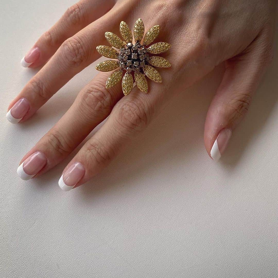 mioのインスタグラム：「🌻　#mioharutaka」