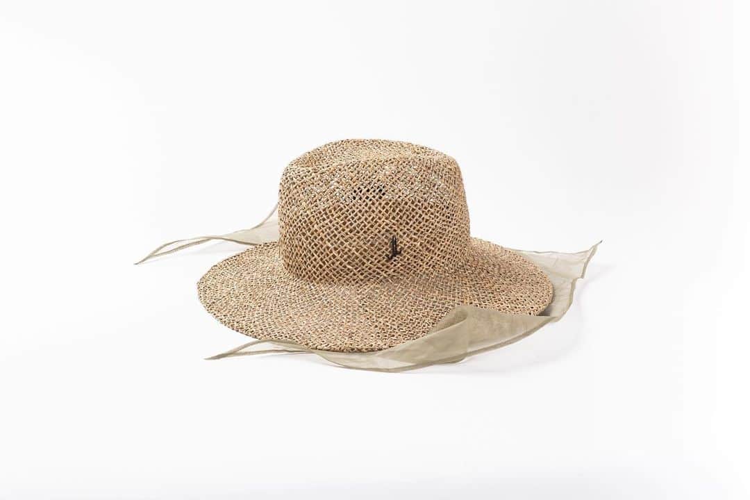 のインスタグラム：「SS 2023 collection Lichtpause A perfect match! The contrasting materiality of the rough sea grass and the soft organdie takes us to another level of design composition. We are in love, and you?」