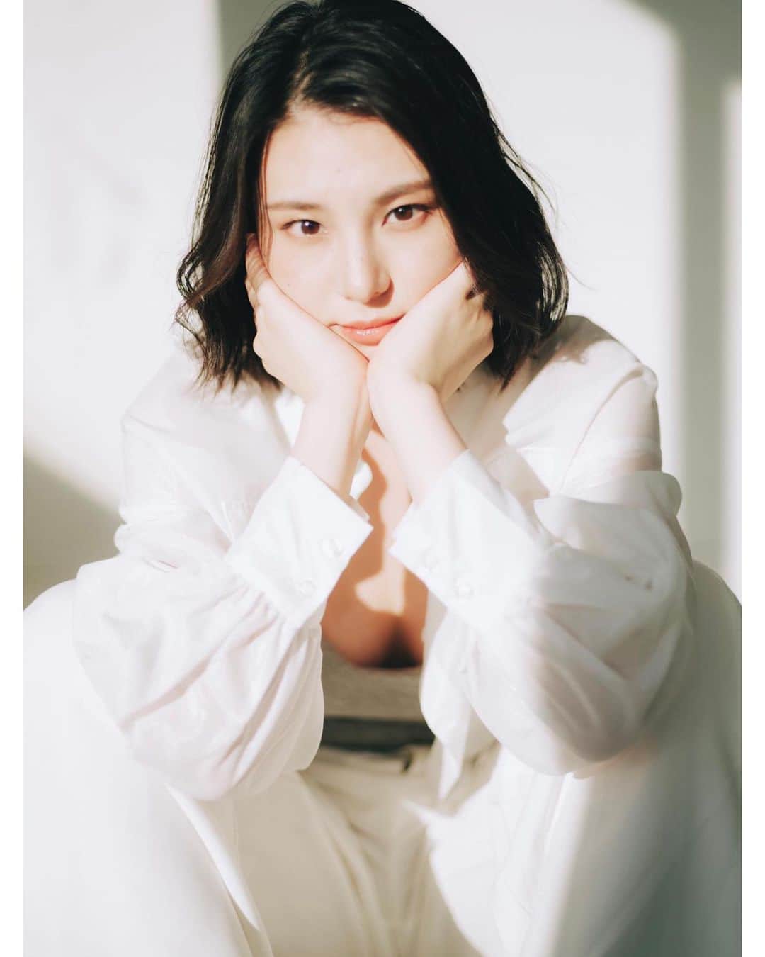 相楽伊織さんのインスタグラム写真 - (相楽伊織Instagram)「☺︎🌆  最後の一枚にこの日の全部が詰まってる気がする、 お気に入り♡。  📷木下さん 💄エリカさん  #portrait #model #japanesegirl  #作品撮り #7」8月18日 19時22分 - _iorisagara264_