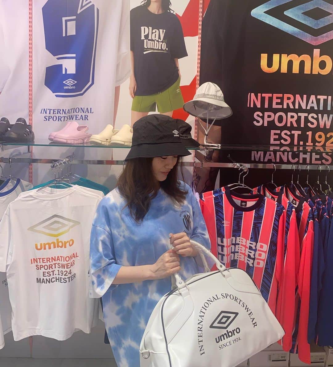 にゃんさんゴルフさんのインスタグラム写真 - (にゃんさんゴルフInstagram)「今日8/18〜8/27まで韓国でも人気のスポーツブランド『UMBRO』のPOPUPをIMADA MARKETで開催してるよ〜❤️  オーバーサイズで着るの可愛い♡ ユニセックスだよん🐈😘  #渋谷#渋谷109#お買い物#マルキュー #UMBRO #imadamarket#korea#football#109」8月18日 19時26分 - miiiii0228