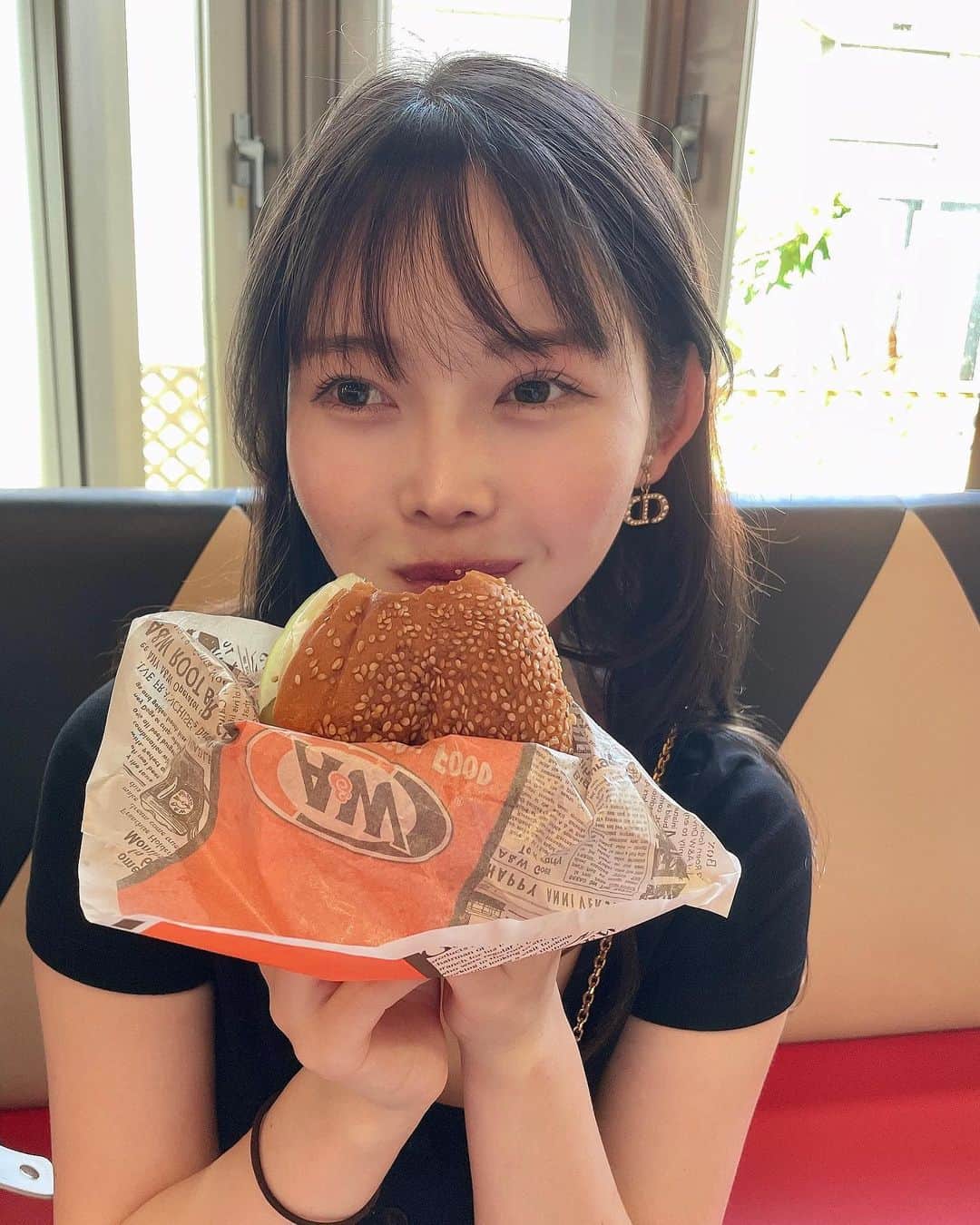 のインスタグラム：「4日間いっぱい食べて飲んで幸せだった〜🤤 奇跡的に体重も増えてなかったし！ 月末撮影あるからまた頑張るぞ✨」