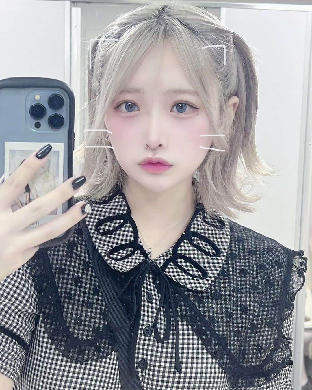 もいちゃんのインスタグラム：「. . ぎゃー .  #ハイトーン  #ハイトーンカラー  #ショートヘア  #ショートボブ  #韓国ヘア  #韓国ファッション #韓国メイク  #純欲メイク  #自撮り  #ピアス #舌ピ  #軟骨ピアス #ヘリックス #アンテナヘリックス #インナーコンク #トラガス #拡張ピアス」