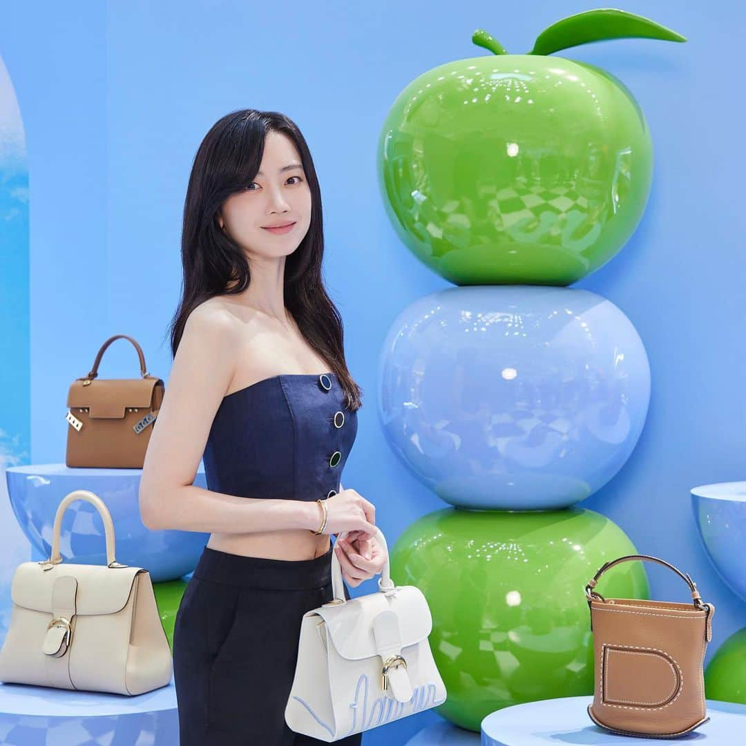 シン・ヒョンビンさんのインスタグラム写真 - (シン・ヒョンビンInstagram)「🍏 #DELVAUX #delvauxmagritte」8月18日 19時38分 - hyunbeenshin