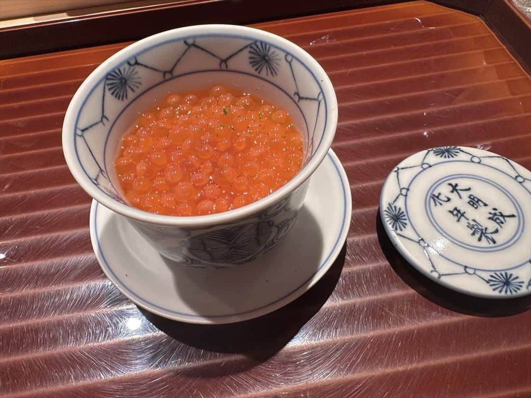 わかざえもん（コロナナモレモモ）さんのインスタグラム写真 - (わかざえもん（コロナナモレモモ）Instagram)「おしゅしがすごくうまうまだったのヨ🍣🇯🇵🤤.... 美味しいもの、幸せ🍣 #sushi」8月18日 19時38分 - waka_bass