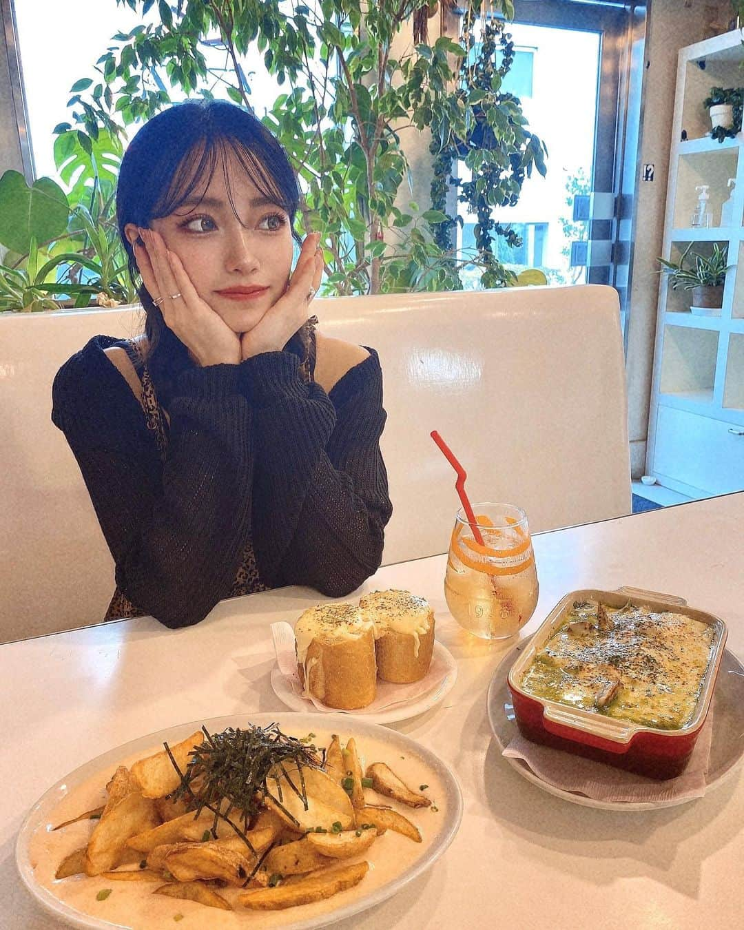 前川琳菜（りなち）さんのインスタグラム写真 - (前川琳菜（りなち）Instagram)「✩‧₊˚  さいこーに穴場カフェ見つけた🫶🧡 ( @soap_offcial )  ほんとにどれも美味しすぎてペロリ😮‍💨😮‍💨😮‍💨 特にこのポテトやばかった🍟ソースが最強にうまうま💖  居心地良くて店員さんもフレンドリーで 絶対また行く！ペットもOKだよう🐶💕 ご馳走さまでした☺️  ୨୧┈┈┈┈┈┈┈┈┈┈┈┈┈┈┈୨୧ 📍東京都世田谷区池尻4-27-5 📞03-3412-5888 🕒12:00〜20:00(水曜/12:00〜18:00) 日曜定休日 ୨୧┈┈┈┈┈┈┈┈┈┈┈┈┈┈┈୨୧  #카페 #카페스타그램 #카페그램 #카페투어 #인스타카페 #예쁜카페 #카페맛집 #카페타임 #cafe #カフェ #カフェ巡り #カフェ活 #カフェスタグラム #おしゃカフェ #東京カフェ #世田谷カフェ #池尻カフェ #soap #りなちこーで」8月18日 19時44分 - rina__maekawa