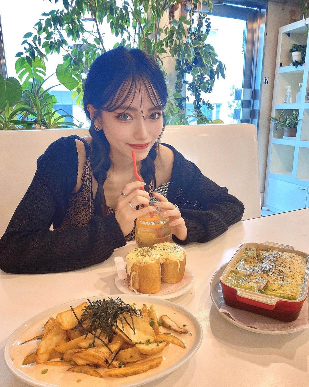 前川琳菜（りなち）さんのインスタグラム写真 - (前川琳菜（りなち）Instagram)「✩‧₊˚  さいこーに穴場カフェ見つけた🫶🧡 ( @soap_offcial )  ほんとにどれも美味しすぎてペロリ😮‍💨😮‍💨😮‍💨 特にこのポテトやばかった🍟ソースが最強にうまうま💖  居心地良くて店員さんもフレンドリーで 絶対また行く！ペットもOKだよう🐶💕 ご馳走さまでした☺️  ୨୧┈┈┈┈┈┈┈┈┈┈┈┈┈┈┈୨୧ 📍東京都世田谷区池尻4-27-5 📞03-3412-5888 🕒12:00〜20:00(水曜/12:00〜18:00) 日曜定休日 ୨୧┈┈┈┈┈┈┈┈┈┈┈┈┈┈┈୨୧  #카페 #카페스타그램 #카페그램 #카페투어 #인스타카페 #예쁜카페 #카페맛집 #카페타임 #cafe #カフェ #カフェ巡り #カフェ活 #カフェスタグラム #おしゃカフェ #東京カフェ #世田谷カフェ #池尻カフェ #soap #りなちこーで」8月18日 19時44分 - rina__maekawa