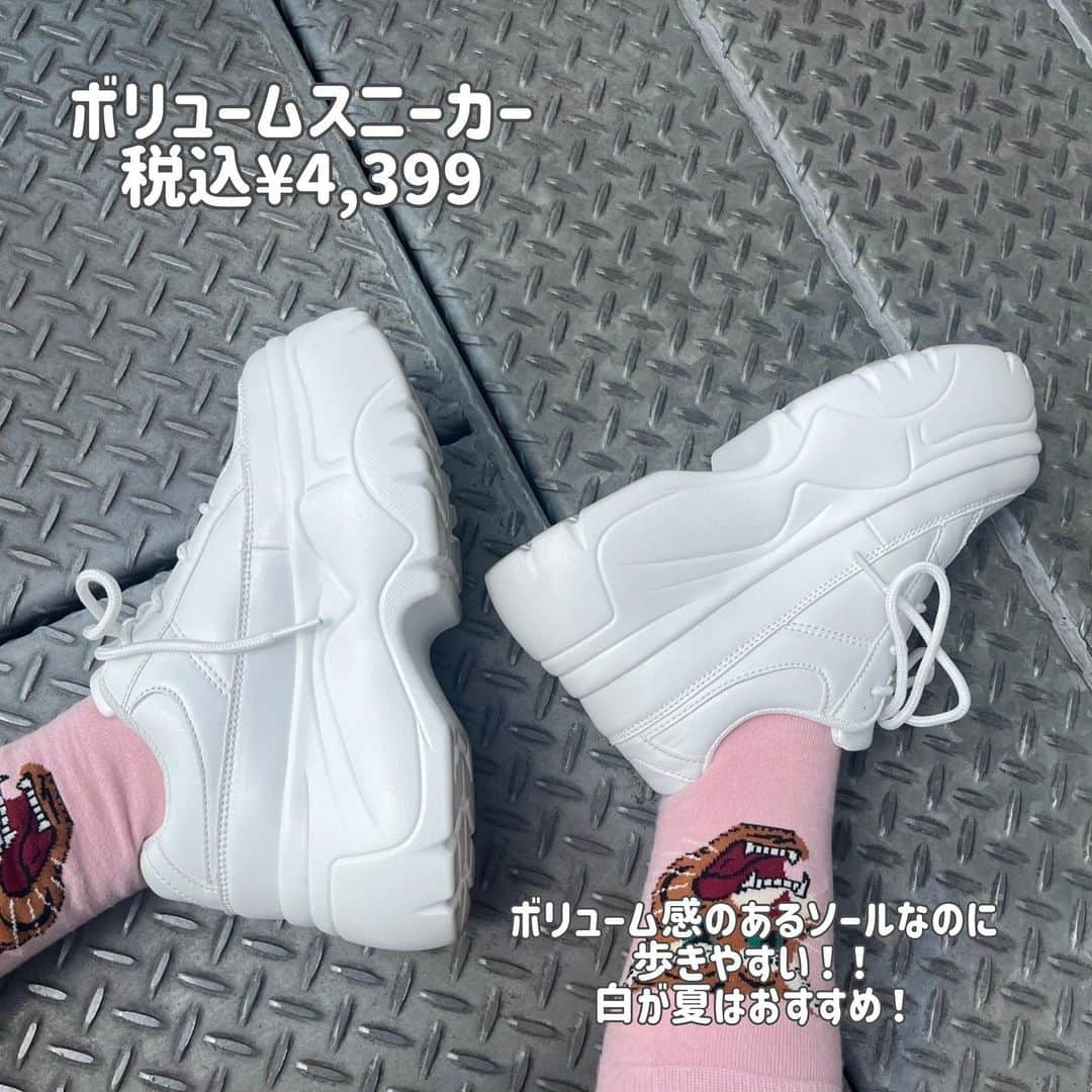 WEGO 1.3.5...さんのインスタグラム写真 - (WEGO 1.3.5...Instagram)「新作スニーカー👟🌟 . . . @wego_goods_official をタグ付けしての投稿お待ちしています👉🏻💗 ̖́- . 【気になることがあればコメントへ】 紹介したアイテムについてや紹介してほしいアイテムなどあれば、お気軽にコメントしてください！☺ . . . #WEGOGOODS#WEGOプチプラ#おしゃれ雑貨#OOTD#プチプラファッション#大人ファッション#WEGO購入品#雑貨#ファッション小物#ファッション雑貨#韓国雑貨#プチプラ#トレンドファッション#トレンドアイテム#トレンド#ファッションアイテム#オソロコーデ#双子コーデ#双子#ボリュームソールスニーカー#ボリュームソール#チャンキーソール#グランジ#ストリート#足元倶楽部#スニーカー#厚底スニーカー#足元#ダッドスニーカー#足元コーデ」8月23日 20時00分 - wego_goods_official