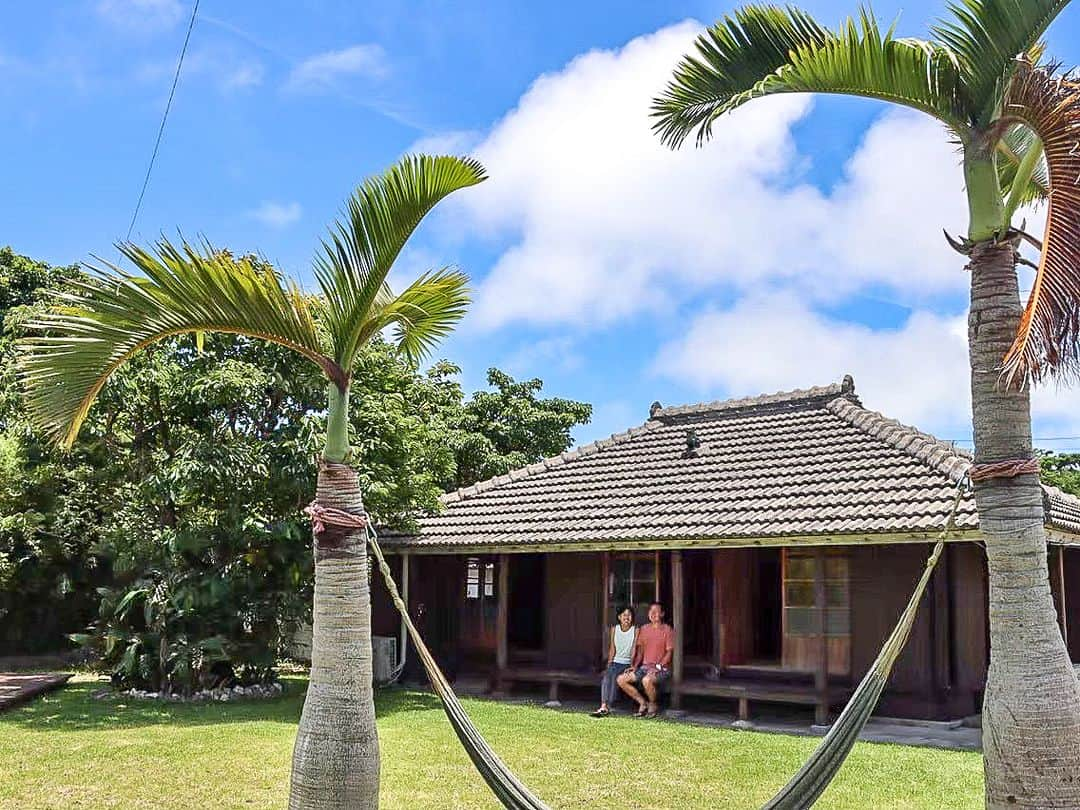 Be.okinawaさんのインスタグラム写真 - (Be.okinawaInstagram)「Enjoy the welcoming atmosphere of Hirune, a lodging located in Motobu town🍃  A home away from home, unwind on the porch following a day of exploring surrounding nature, or just take a quiet afternoon nap. A glimpse into Okinawa's local way of life, which has been delicately preserved through the years.  #japan #okinawa #visitokinawa #okinawajapan #discoverjapan #japantravel #okinawaaccommodation #accommodation #natureokinawa #okinawanature #relaxing #relaxingokinawa」8月18日 20時00分 - visitokinawajapan