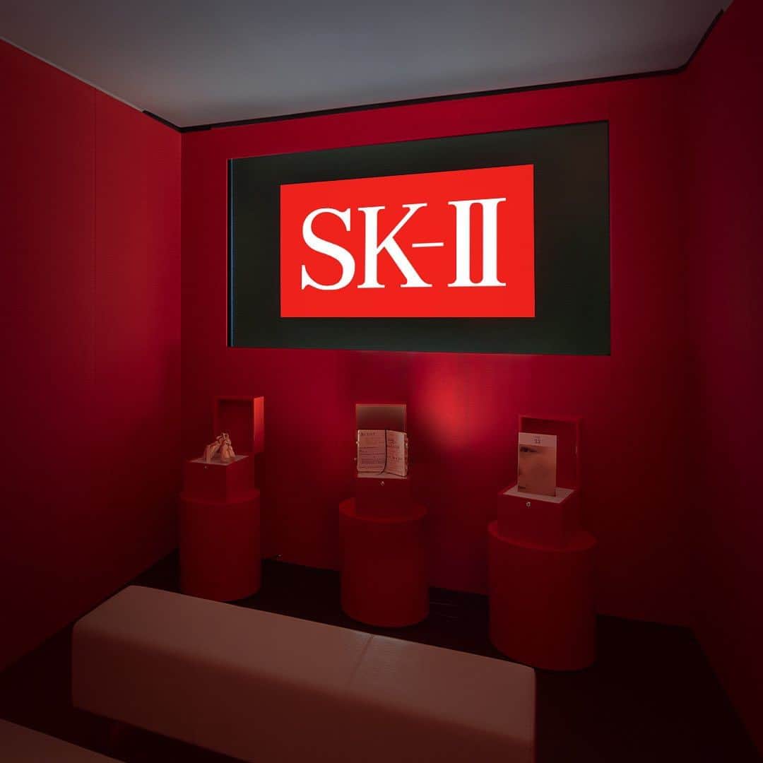 SK-II's Official Instagramさんのインスタグラム写真 - (SK-II's Official InstagramInstagram)「Each hallway leads to a different secret. Discover your skin’s secrets through a personalised consultation with SK-II’s Magic Scan, and unlock your Crystal Clear Skin with PITERA™.  #SKIITheSecretKey #SKIISECRETKEYHOUSE」8月18日 20時02分 - skii