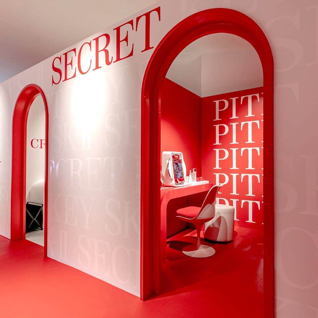 SK-II's Official Instagramのインスタグラム：「Each hallway leads to a different secret. Discover your skin’s secrets through a personalised consultation with SK-II’s Magic Scan, and unlock your Crystal Clear Skin with PITERA™.  #SKIITheSecretKey #SKIISECRETKEYHOUSE」