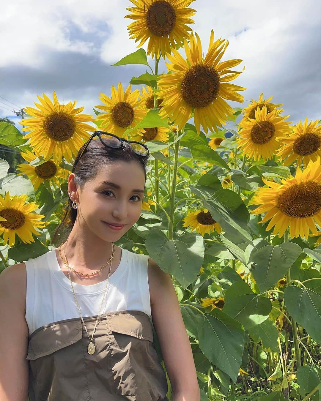 西原有紀さんのインスタグラム写真 - (西原有紀Instagram)「🌻🌻🌻  ✳︎ ✳︎ ✳︎  毎年この時期になるとひまわり畑に何度も訪れてしまう💛🧡💛🧡  ✳︎ ✳︎ ✳︎  #ひまわり畑 #ひまわり #himawari #岩手 #夏 #ひまわり連投すみません #🌻」8月18日 20時02分 - u_ki0211