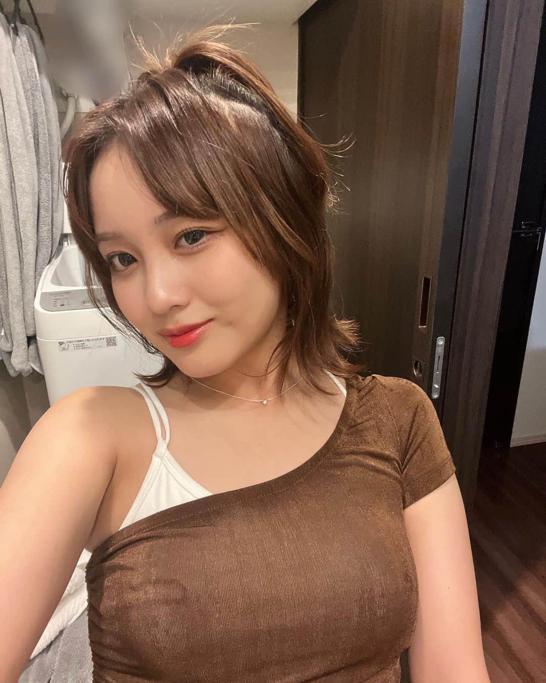あみち。のインスタグラム：「自分ウケメイクしたらさすがに可愛くて鏡見る度にやける ちなみに茶色のトップスH&Mのセールで300円くらいだったルン」