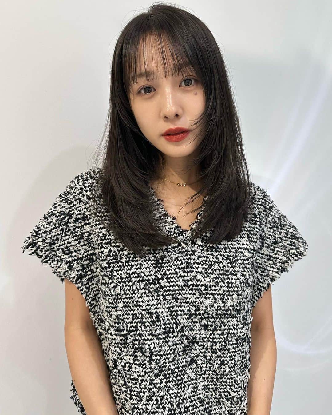 前田希美（まえのん）のインスタグラム：「気分は秋。  早く秋になれ～の気持ちで 秋仕様にしていただきました。  @kiyosawa_jun さん いつもありがとうございます。   #LuxeASH  #shima  #shimaaoyama   #hair  #newcolor  #秋ヘア  #秋ヘアカラー」