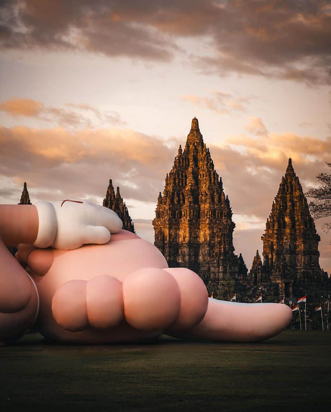R̸K̸さんのインスタグラム写真 - (R̸K̸Instagram)「KAWS:HOLIDAY INDONESIA ・ from ...