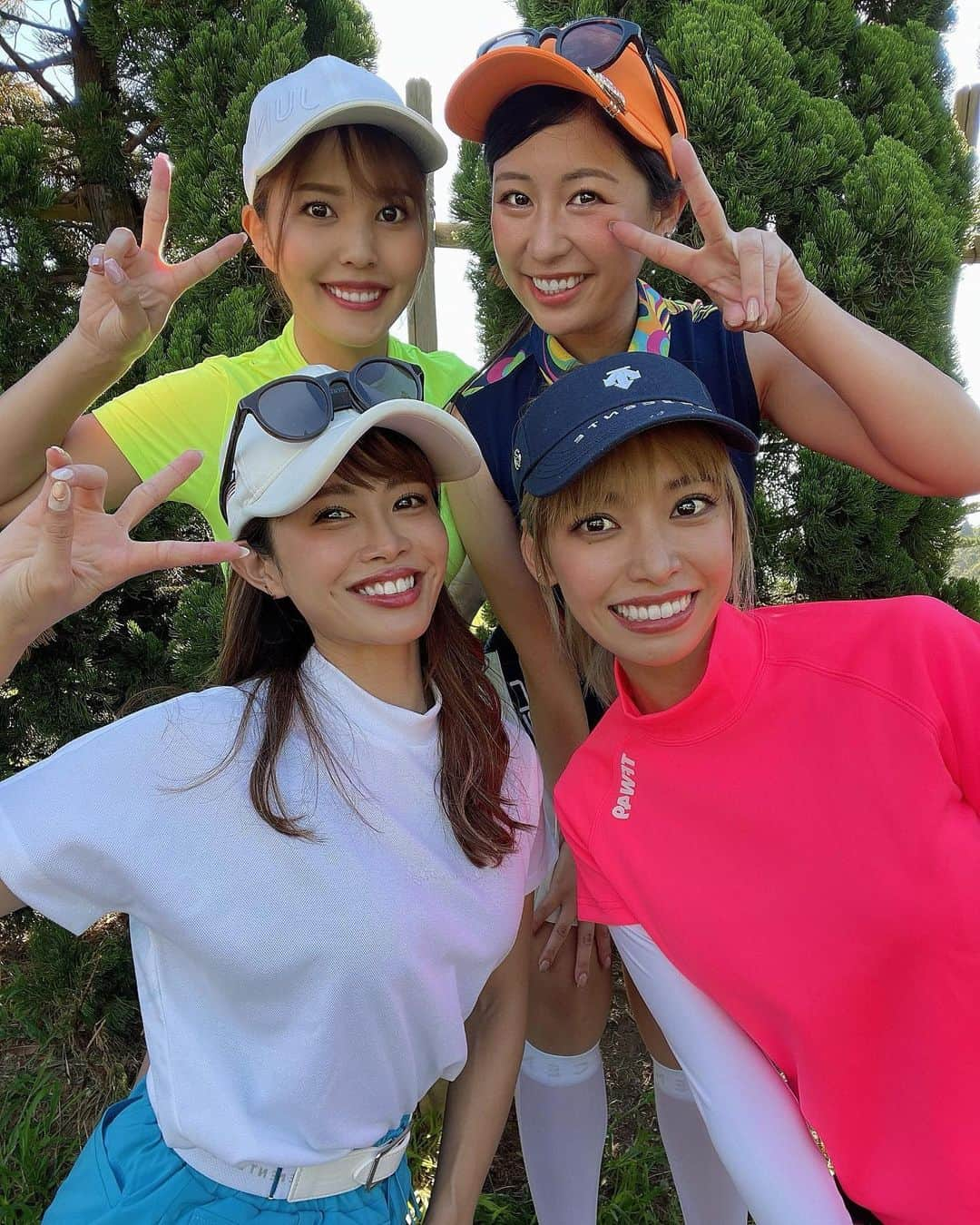 YUKAさんのインスタグラム写真 - (YUKAInstagram)「@mee___golf  @sakuyako_golf  @hoshihima_  ⁡ 早くまた皆に会いたいなー❤️ ⁡ この日も沢山笑ったなー全員カラフルマンで ゴルフ場でばり目立ちました🤣 ⁡ 実際は3枚目の格好でゴルフしております笑 ⁡ #ゴルフ好き #ゴルフ #ゴルフラウンド #ゴルフ女子 #ゴルフ上手くなりたい #ゴルフスイング #ゴルフスイング動画 #ゴルフコーデ #ゴルフ男子 #ゴルフ好きな人と繋がりたい #ゴルフバカ #ゴルフ好きな人と仲良くなりたい #ゴルフウェア #おしゃれさんと繋がりたい #お洒落 #スポーツ好き＃フィラゴルフ #filagolf #golf #vg_fashion #golfstagram #golfwear #golfgirl #golfswing #골프여자#골프스타그램 #골프 #골프웨어」8月18日 20時11分 - golf_yuka3405