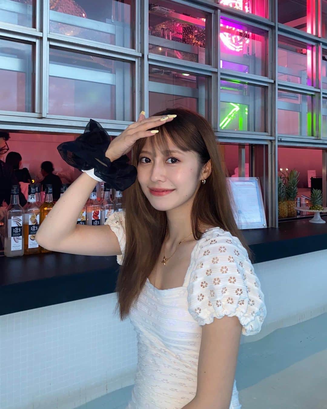 潘佳伊のインスタグラム：「ナイトプール〜🦩🍧 雨でした（ ; ; ）パイナップルのお酒美味しかったよ🍍  水着は @seollem.official 🤍 お腹隠れる水着だ〜いすき（╹◡╹）  #ナイトプール #プール #水着 #水着コーデ #ワンピース水着 #宮下パーク #miyashitapark #soak」