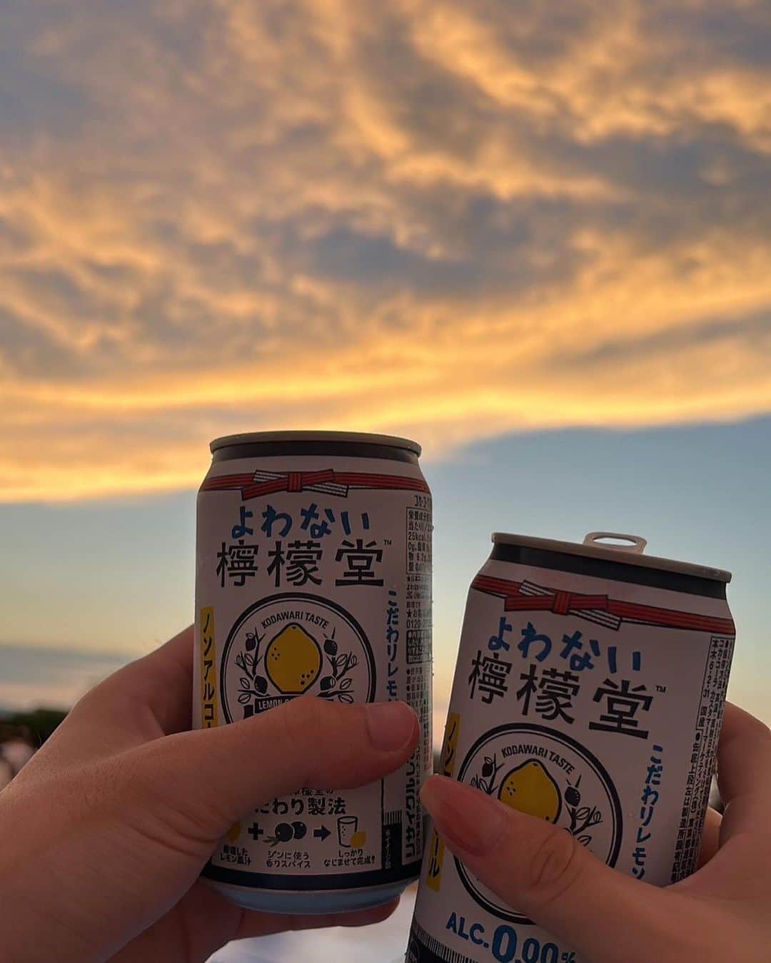 塩見珠希さんのインスタグラム写真 - (塩見珠希Instagram)「最近お気に入りの缶 #夏 #花火」8月18日 20時18分 - _shiomi6