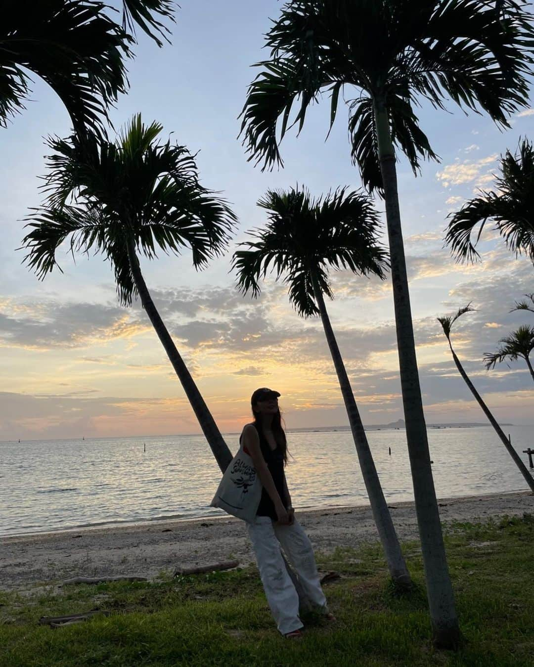 ベイビーリオンのインスタグラム：「. tropical 🌴💕🌙 🥃 . #okinawa #okinawatrip  #tb #沖縄 #沖縄旅行」