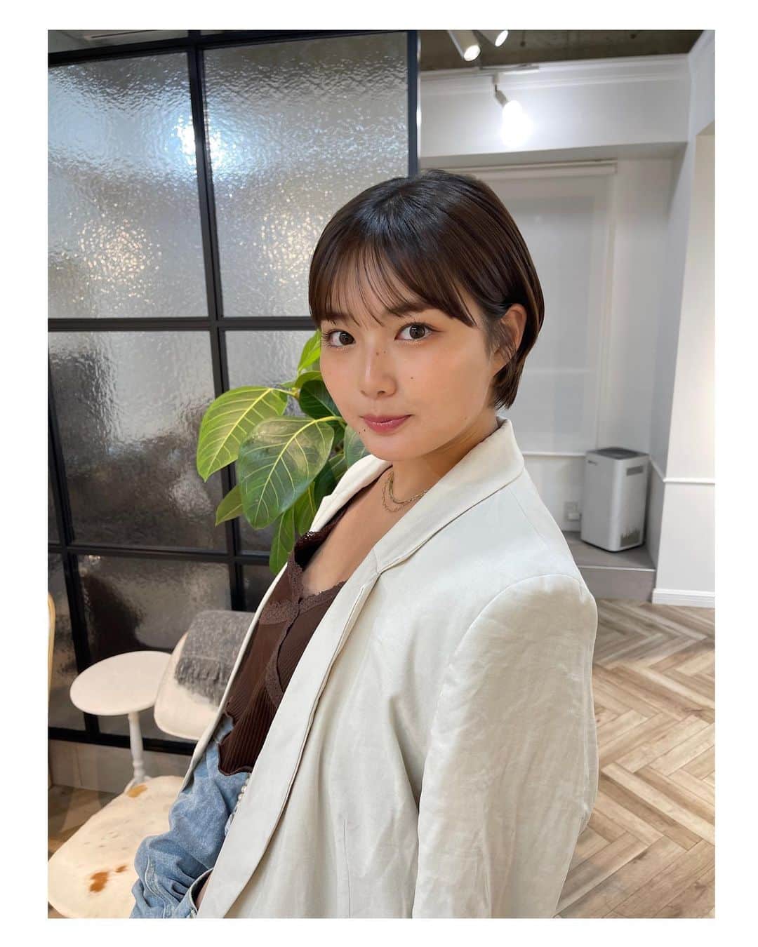 のインスタグラム：「🫰🏻  前回溝口さんに整えて頂いてから、 私のクセが強すぎて 2週間後にはもう天パが暴れだしてしまったので またお願いしてきました🥹  今回は  #髪質改善トリートメント もして頂いて、うるつやサラサラになりました〜嬉しい〜  ありがとうございました🤍 @jun_mizoguchi    #CLASSE」