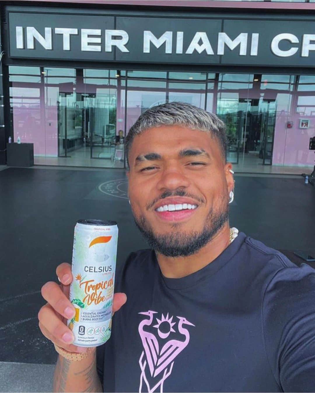 ホセフ・マルティネスのインスタグラム：「Very excited to be officially joining the @celsiusofficial family. Congrats on the @mls partnership! One more Miami and we’re bringing the chip home! #CELSIUSLiveFit #CELSIUSBrandPartner」