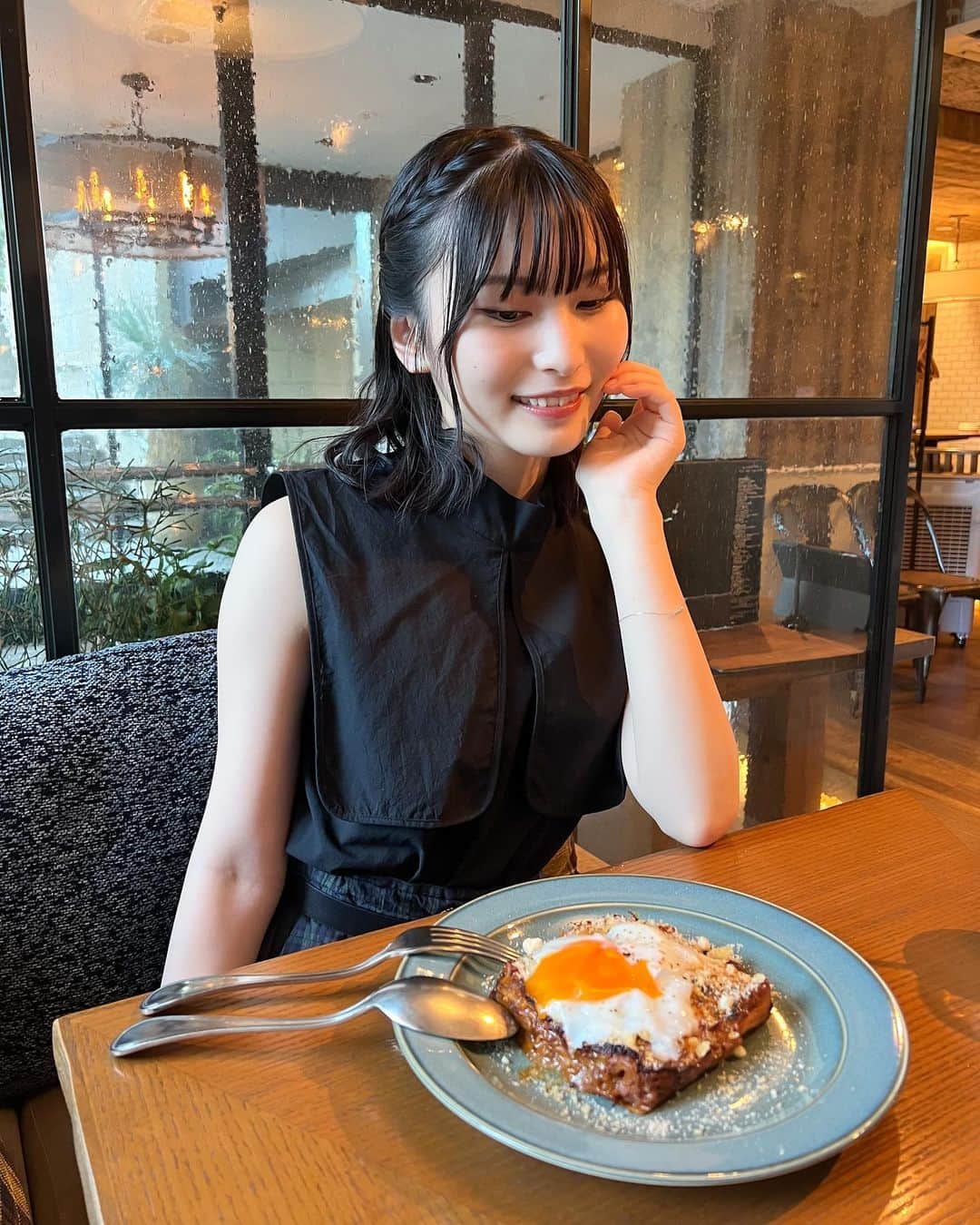 福岡聖菜のインスタグラム：「お仕事合間にお姉さんとラザニア食べた日☺️🍝  半熟卵ってやっぱりいいよね。  #カフェ巡り #御茶ノ水カフェ #御茶ノ水ランチ #ラザニア」