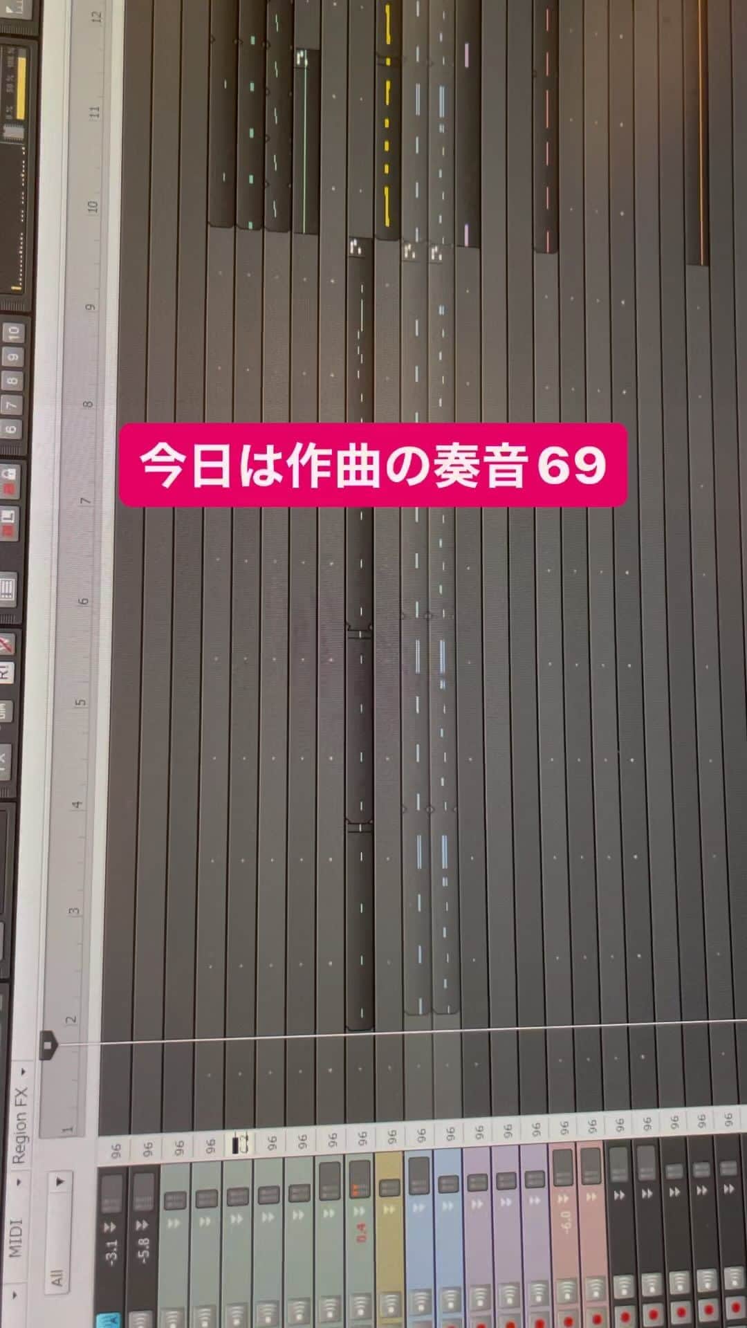 奏音69のインスタグラム：「今日は作曲の奏音69」