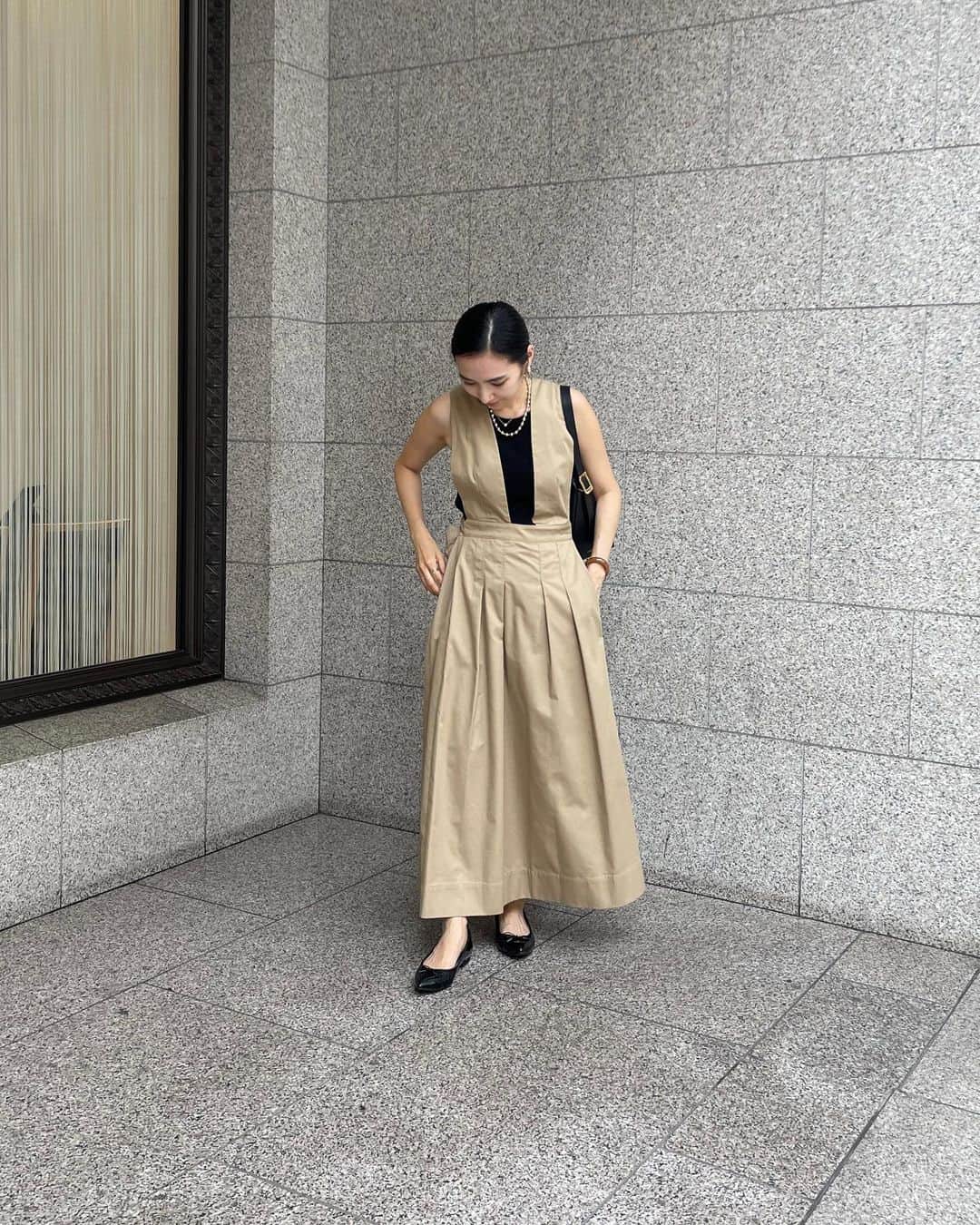 のインスタグラム：「𓆸𓈒𓏸 ・ ・ styling/のDickies別注アイテムがとっても可愛かったよ♡ ・ ・ パンツも可愛かったのだけどジャンスカをチョイス𓈒𓏸 ウエストのリボンでサイズ調整出来るので冬はニット合わせしたいなぁと思ってるよ◡̈♪ ・ ・ @stylings_official @dickies jp #styling #styling. #dickies #大人ワンピ #さりの服」