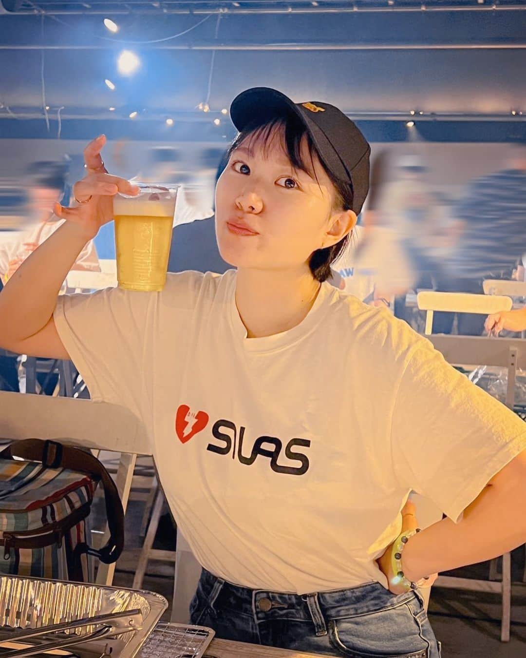 平崎里奈のインスタグラム：「だいすきなひとたちとBBQしたとき🍺 意外に夏満喫してるかも🌻 あとお酒ばっか飲んでいますね」