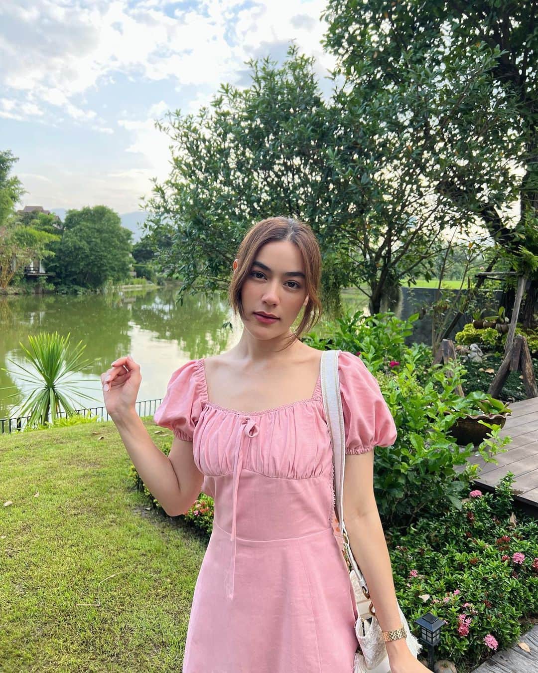 キンバリー・アン・ウォーテマス・ティアムシリのインスタグラム：「สวัสดีเจ้า กิ๋นข้าวแลงแล้วยังเจ้า? 💗」