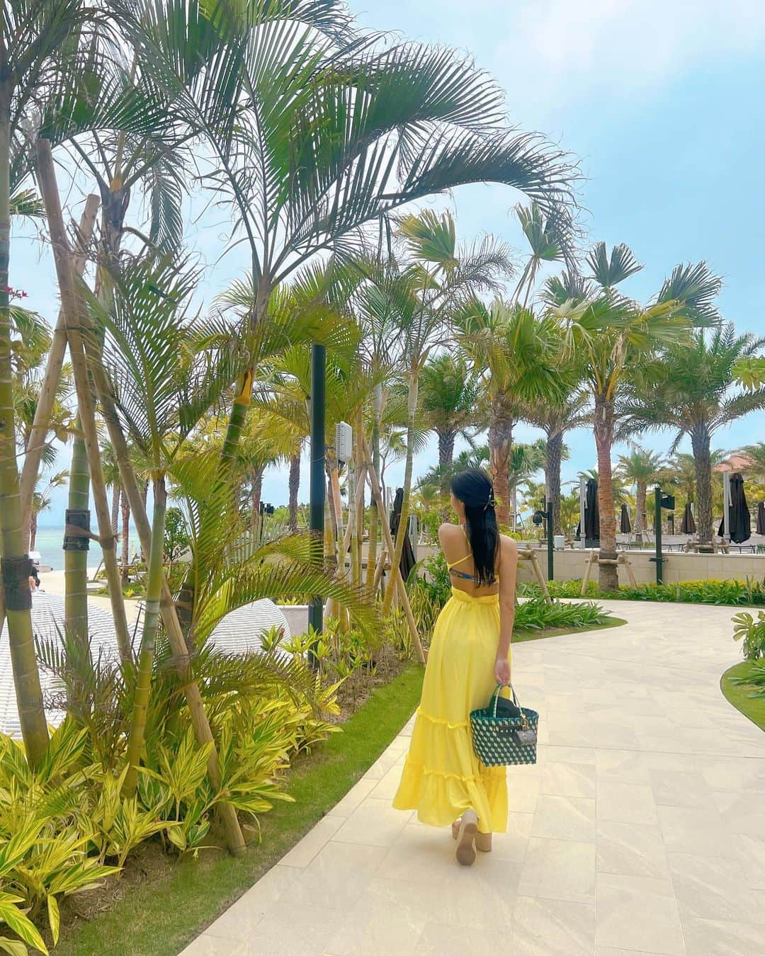 藤堂ラナのインスタグラム：「お天気以外は完璧だった😶💓 . . .  #リゾートワンピース #リゾートコーデ  #水着 #ビキニ #モノキニ  #ブラジリアンビキニ #沖縄旅行  #沖縄ホテル #ホテルプール  #沖縄 #海 #swimwear #beach  #ootd #ビジョビ #インスタグラビア  #脚フェチ #尻フェチ #高身長女子  #黒髪ロング  @mistymynx  @b_b_j.j」