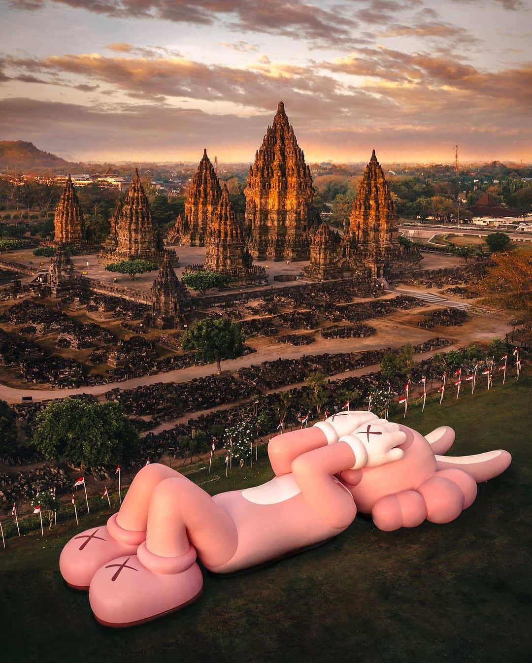 R̸K̸のインスタグラム：「KAWS:HOLIDAY INDONESIA ・ from sunrise to sunset ・ @KAWS @ARR.AllRightsReserved @DDTStore @akg.entertainment #KAWS #KAWSHOLIDAY #AllRightsReserved #DDTStore #AKGEntertainment ・ #beautifuldestinations #earthfocus #earthbestshots #earthoffcial #earthpix #thegreatplanet #discoverearth #awesome_photographers #designboom #voyaged #travellingthroughtheworld #streets_vision #complexphotos #d_signers #lonelyplanet #modernArchitect #architectanddesign #architecture_hunter #artsytecture #amazingarchitecture #fromwhereidrone #nightphotography #lovetheworld  @lightroom @soul.planet @earthfever @9gag @paradise @natgeotravel @awesome.earth @national_archaeology」