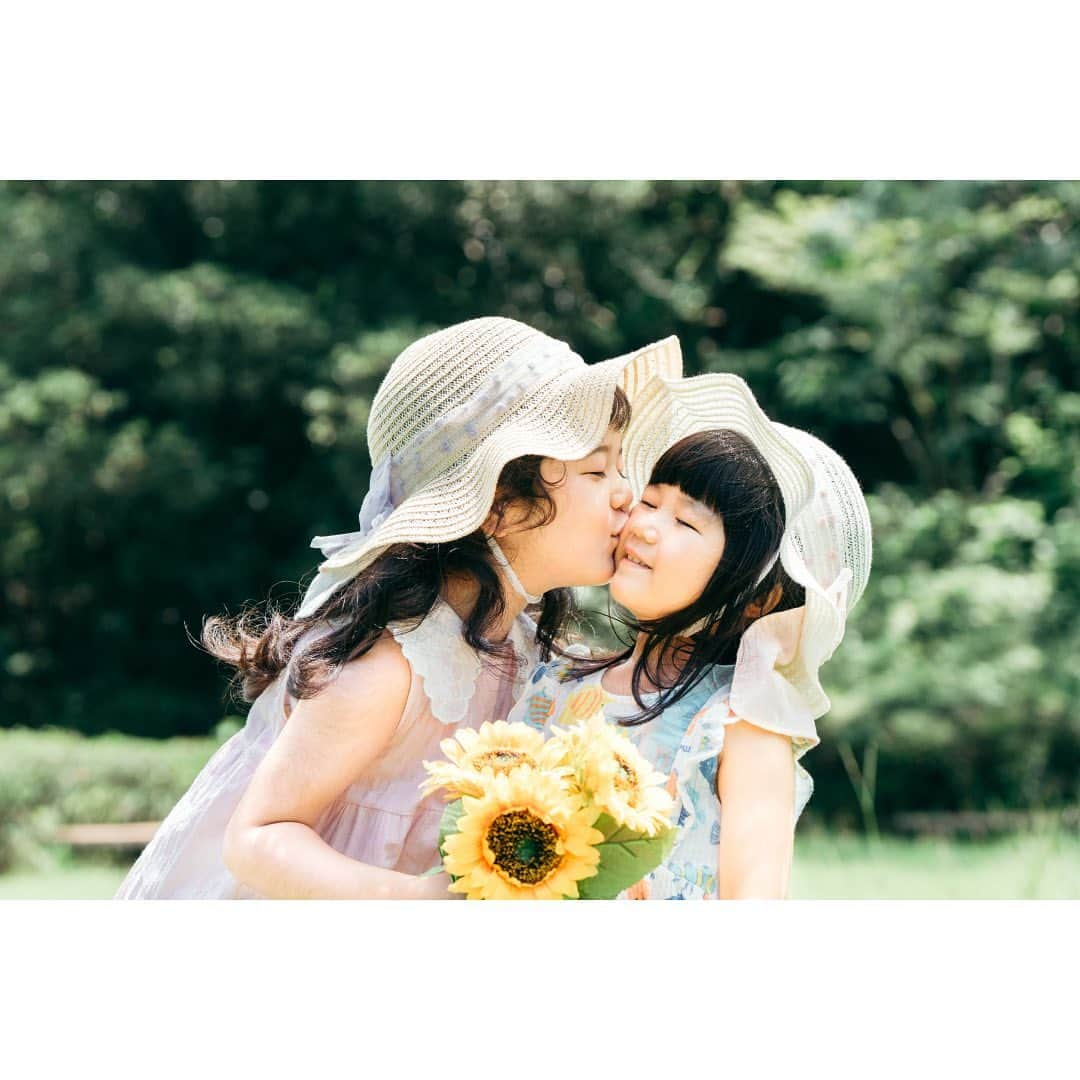 Lovegraph_Kids ラブグラフキッズさんのインスタグラム写真 - (Lovegraph_Kids ラブグラフキッズInstagram)「ㅤㅤㅤ今年の夏もキッズ撮影会を全国で開催しております👧🏻👦🏻🌻 ㅤㅤㅤ ラブグラフのキッズ撮影会は"無料で2枚の撮影データ"をお渡ししております。ぜひお気軽にお越しください☺️ ㅤㅤㅤ 開催情報と空き日程はご予約専用LINEよりご確認ください🪽 ✡︎⋆꙳ ㅤㅤㅤㅤㅤㅤ ୨୧┈┈┈┈୨୧ ㅤㅤㅤ Lovegraphは出張撮影サービスです📸お誕生日や七五三、日常フォトなどさまざまなシーンをプロのカメラマンが撮影いたします☺️ ㅤㅤㅤ 撮影プランや料金詳細は @lovegraph_kids のプロフィールURLをご確認ください🌼 ㅤㅤㅤ ୨୧┈┈┈┈୨୧ ㅤㅤㅤ #ラブグラフ #Lovegraph #幸せな瞬間をもっと世界に #出張カメラマン #子どものいる暮らし #ロケーションフォト #出張カメラマン」8月18日 20時54分 - lovegraph_kids