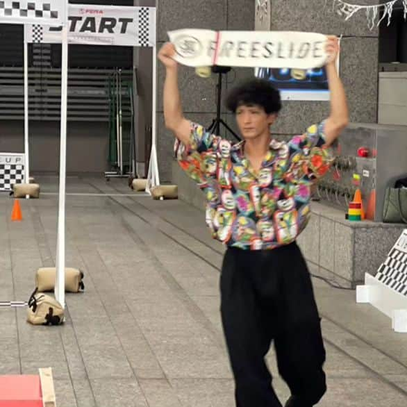 渡部豪太のインスタグラム：「My very first skateboard competition ever!!!  You could listen the result at J-wave 'freeslide' tonight 23:30.  rajico demo kikeruyo📻  aww It was fun🤤  #skateboarding  #jwave  #freeslide  #fesn  #liberationcup2023  #libe #高島屋 #豪太スケート奮闘記」