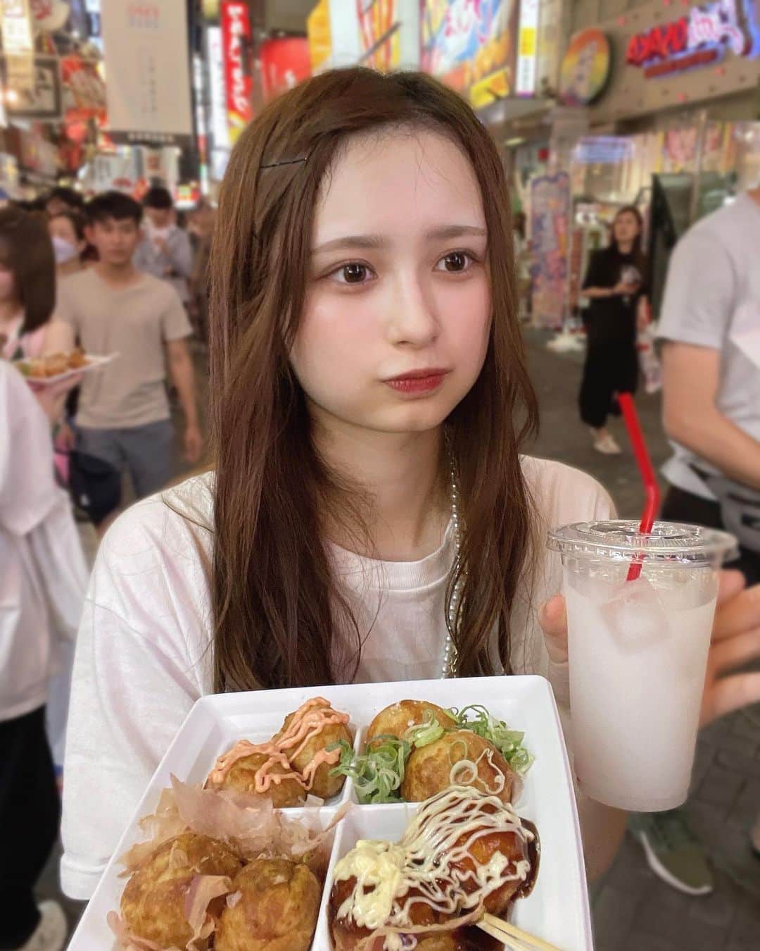 のインスタグラム：「in 大阪🐙👶🏻🌟  久しぶりに道頓堀行けて楽しかったー！ 今回台風で実家帰れなかったから、またゆっくり行きたいなっ！  次は9月18日の全国ツアーで大阪行くよっ！是非待ってます😳😳」