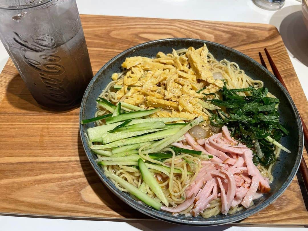 黒瀬純のインスタグラム：「マルタイの棒ラーメンで作る冷やし中華が1番好き マルタイの棒ラーメンは無限の可能性がありますよね #マルタイ #棒ラーメン」