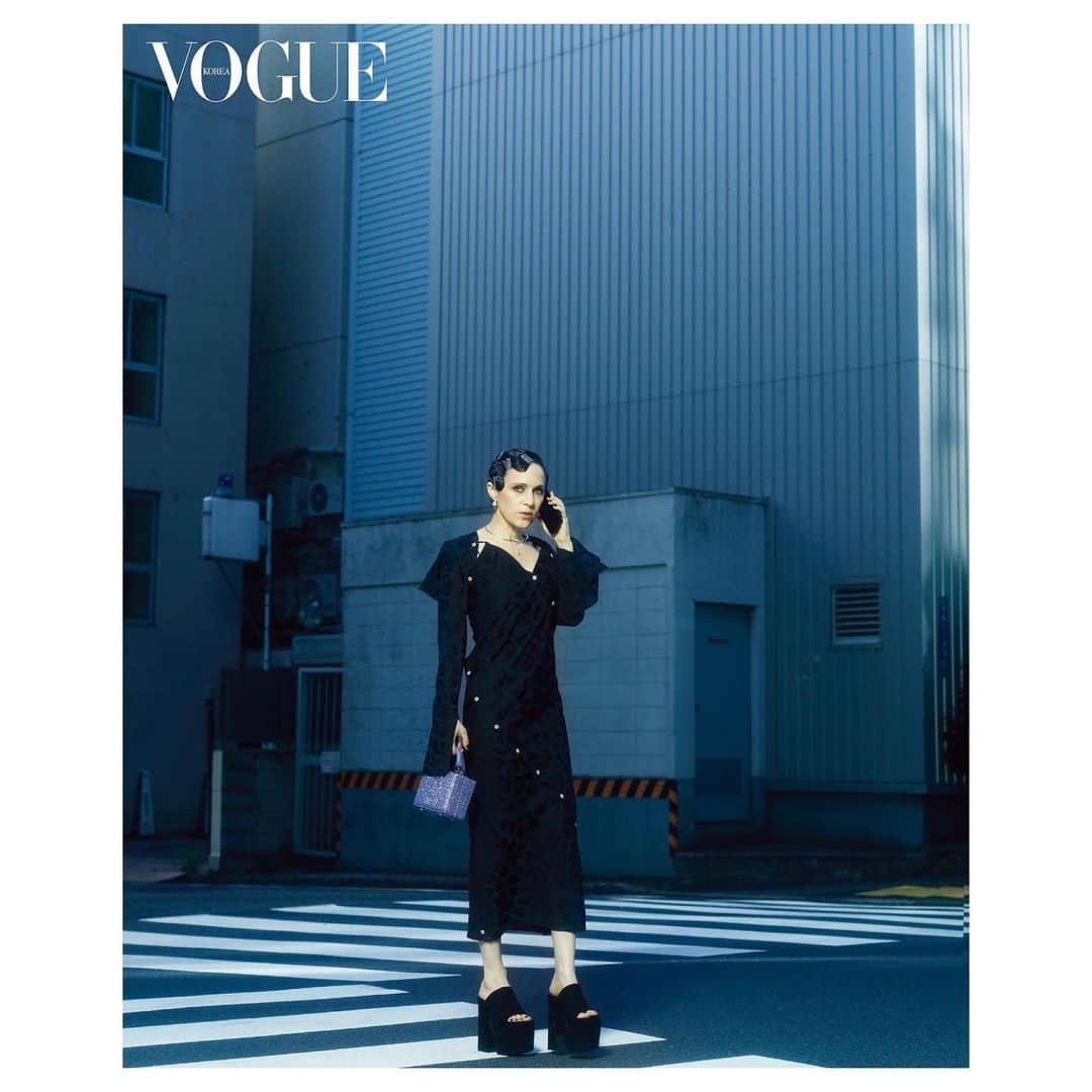 白石理絵さんのインスタグラム写真 - (白石理絵Instagram)「#Repost @voguekorea ・・・ #VoguePictures 작년 1월, 일본 <보그> 콘텐츠 책임자로 합류한 티파니 고도이. 하루 24시간이 모자른 그녀의 일상, 패션의 현재와 미래에 대해 심도 깊은 이야기를 나눴습니다.  photographer TAKUYA UCHIYAMA fashion editor DAHYE KIM stylist SHIZUKA YOSHIDA hair & makeup RIE SHIRAISHI  #tiffanygodoy @tiffanygodoypresents」8月18日 21時08分 - rieshiraishi1220