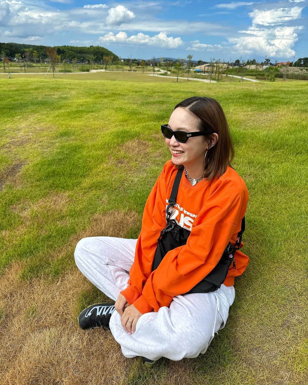 青木美緒のインスタグラム：「少しずつ秋モード🍊🍊🍊  . 最近バチェラー5が面白くて🫨🫨😂続きめっちゃ気になる💭 #nugu#秋コーデ #生後1ヶ月#ママコーデ #親子コーデ」