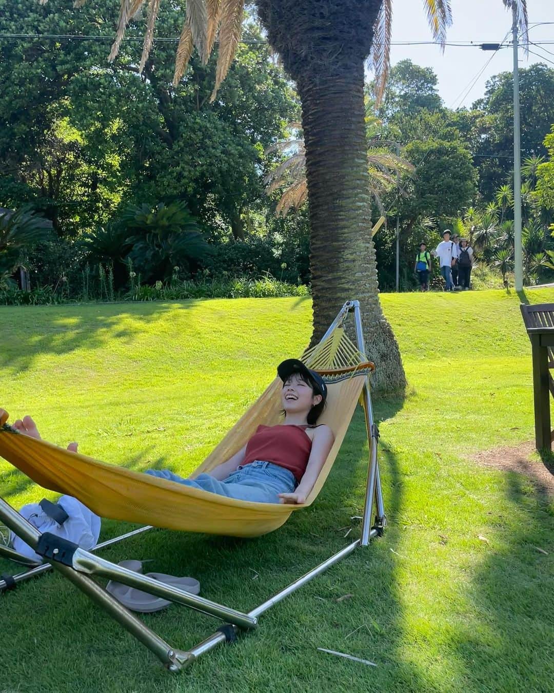 傳彩夏のインスタグラム：「なつ！！！ ハンモック低っっ！！」