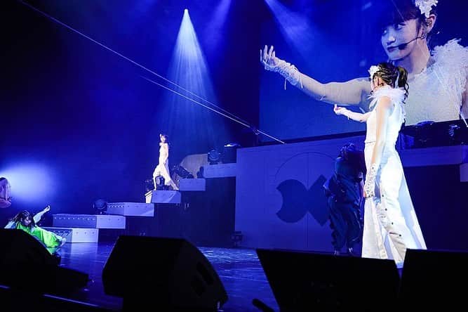 harmoeのインスタグラム：「#harmoe 2nd LIVE TOUR「GOOD and EVIL」 8/20(日)までアーカイブ配信中🌐  アフタートークのアーカイブ視聴URLもお送りします✉  #ハルモエライブ2 #岩田陽葵 #小泉萌香」