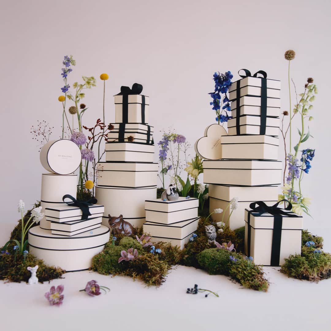 Jo Malone Londonさんのインスタグラム写真 - (Jo Malone LondonInstagram)「Make a special occasion even more memorable by presenting gifts in our signature (and always complimentary) cream and black box. What would you choose? #DeclareYourScent」8月18日 21時15分 - jomalonelondon