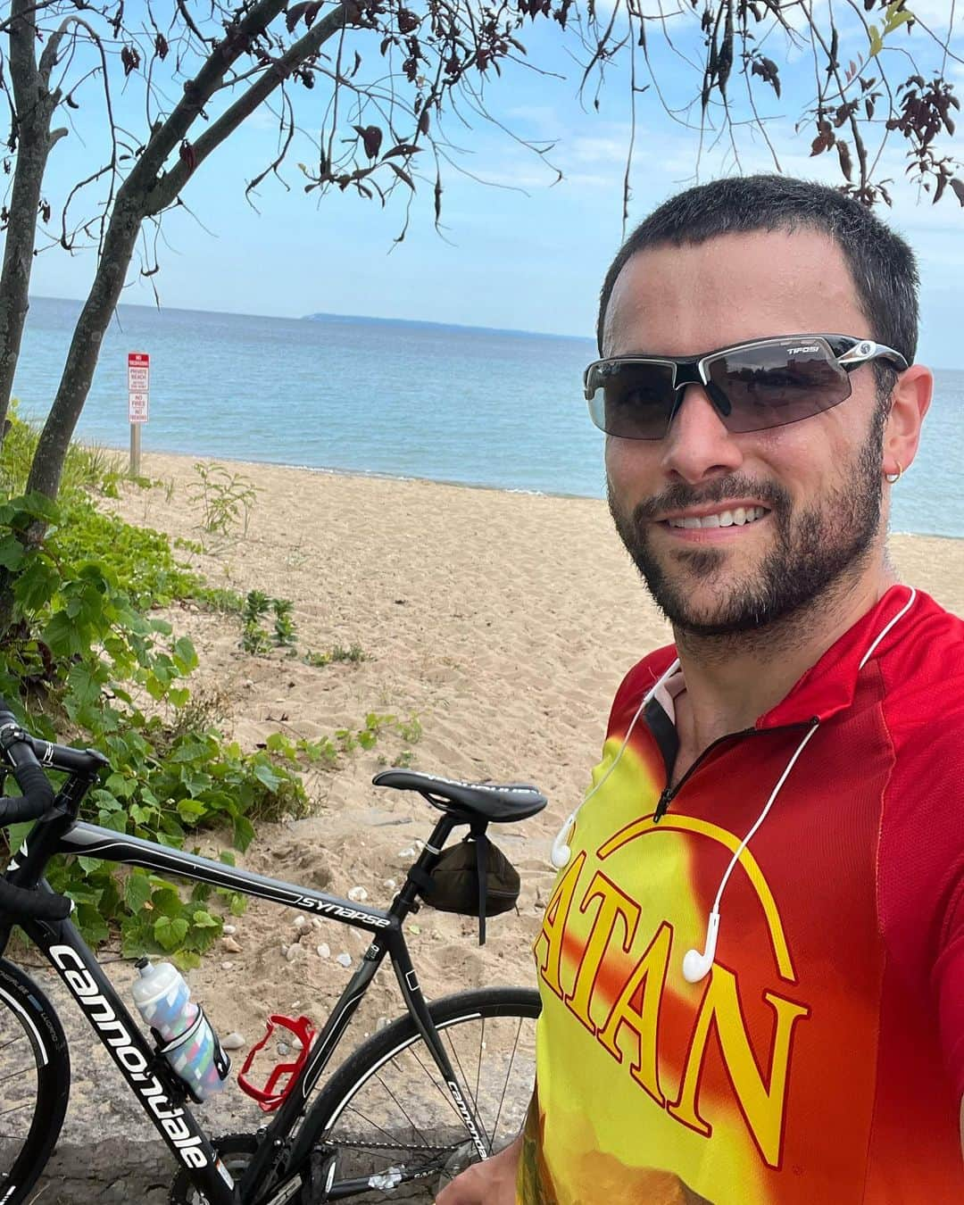 ジャック・ファライーさんのインスタグラム写真 - (ジャック・ファライーInstagram)「Not a bad spot for a water break. #puremichigan #lakemichigan」8月18日 21時15分 - jackfalahee